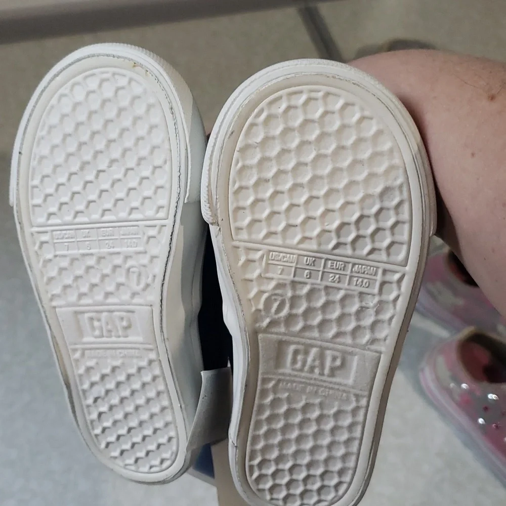 NWT Baby Gap Shark Shoes‎ size 7